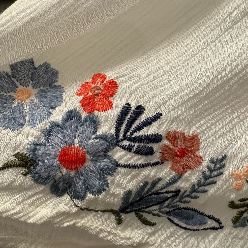 Knox Rose White Floral Embroidered Blouse - Picture 5 of 8